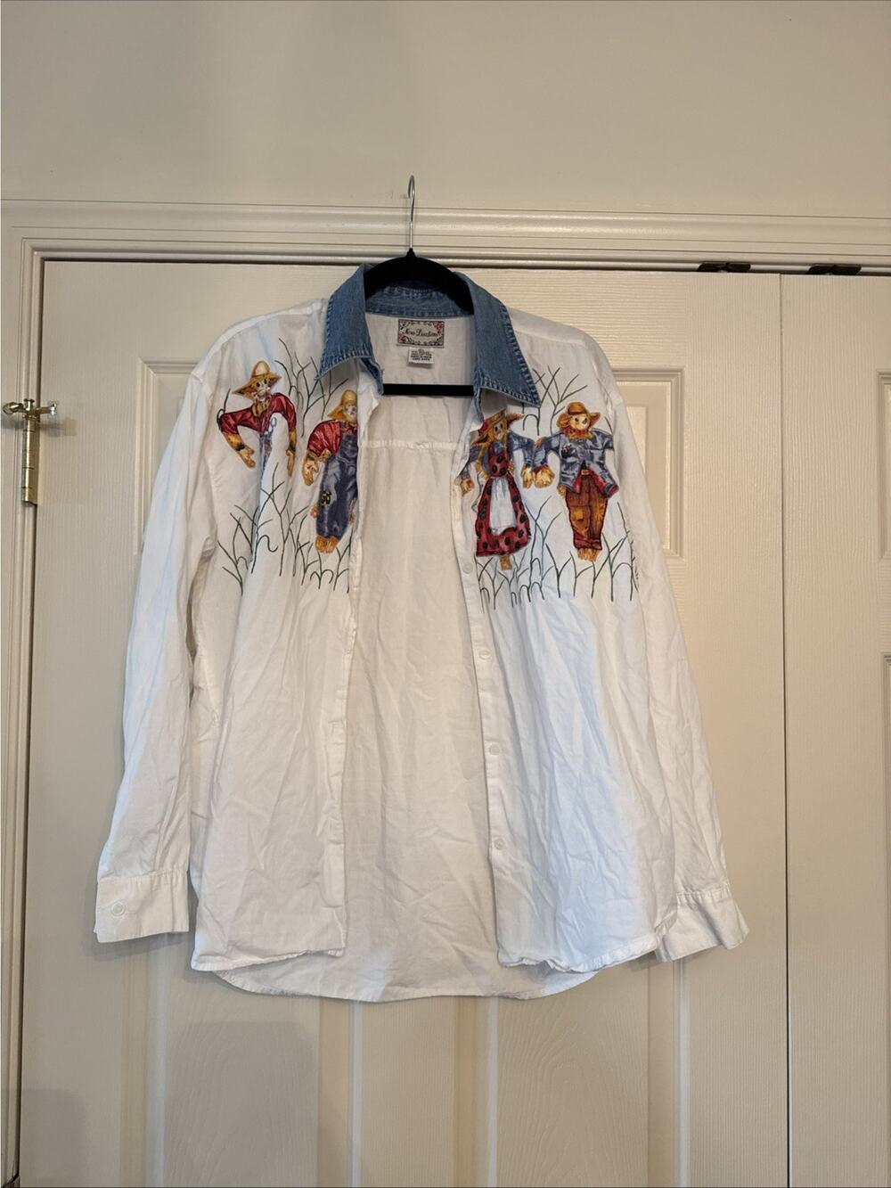 Vintage Embroidered Scare Crow Button Down Shirt Size L 100% Cotton Made In USA